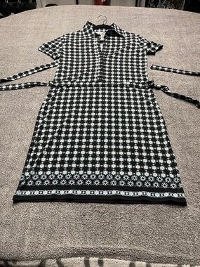 Max Studio Black and White Geometric Midi Shirt Dress with Tie Waist